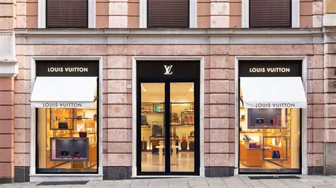 riparazione louis vuitton genova|Louis Vuitton Genova store, Italy.